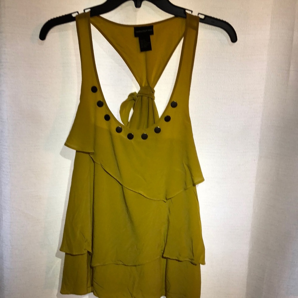 Mustard top